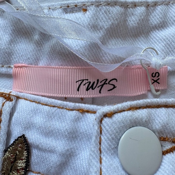 TWFS Distressed White Jean Shorts, Hip Cutout, with Flower Appliques - XS - Picture 3 of 13